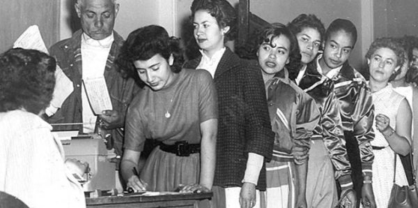 mujer vota elecciones 1951